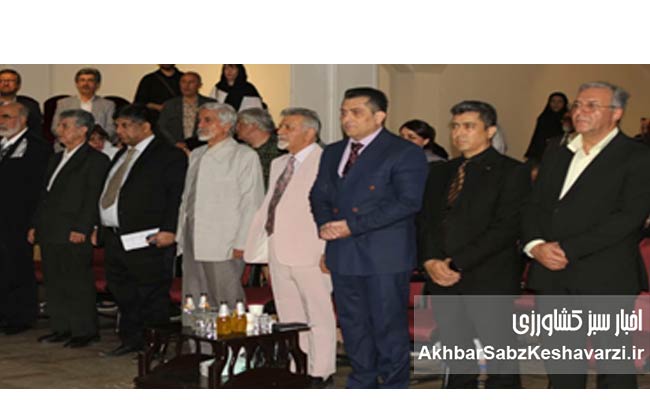 جمعی-از-فرهیختگان-حاضر-در-همایش