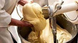 نانوای عصبانی اهوازی خمیرهایش را به در اداره برق چسباند+ ویدئو

