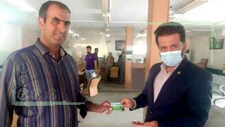 نخستین دامدار کارت 2میلیارد ریالی در بانک کشاورزی صادر شد
