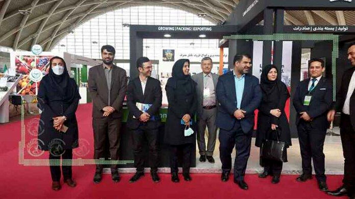 بازدید رئیس مرکز روابط عمومی وزارت کشاورزی از نمایشگاه میوه و سبزی