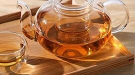 قوری شیشه‌ای یا سفالی؛ کدام‌یک برای دم کردن چای بهتر است؟