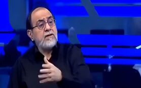 امضاء گرفتن مردم از سلبریتی‌ها در زمان معاویه+ فیلم

